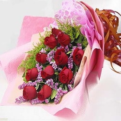 Ankara �i�ek yolla d�kkan�m�zdan  k�rm�z� g�lden buket �i�e�i