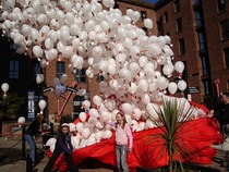 file i�inde 300 adet renkli u�an balon b�rakma