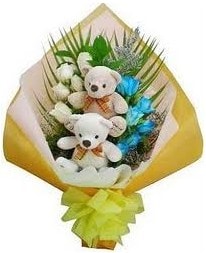 15 cm boyutlar�nda 2 adet ay� 6 adet beyaz 6 adet mavi yapay g�l 