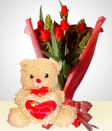15 cm boyutlar�nda 1 adet kapli ay� ve 7 adet yapay g�l buketi 
